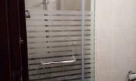 - كابينة -  شاور-  زجاج -  سيكوريت -  باب -  مفصلي -  النوع -  درفة -  + -  ثابت -  زجاج -  سكوريت -   10مم